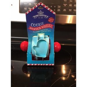 Hallmark Northpole Cookie Wonder Wheel Cookie Cutter Santa Hat Mitten Sleigh